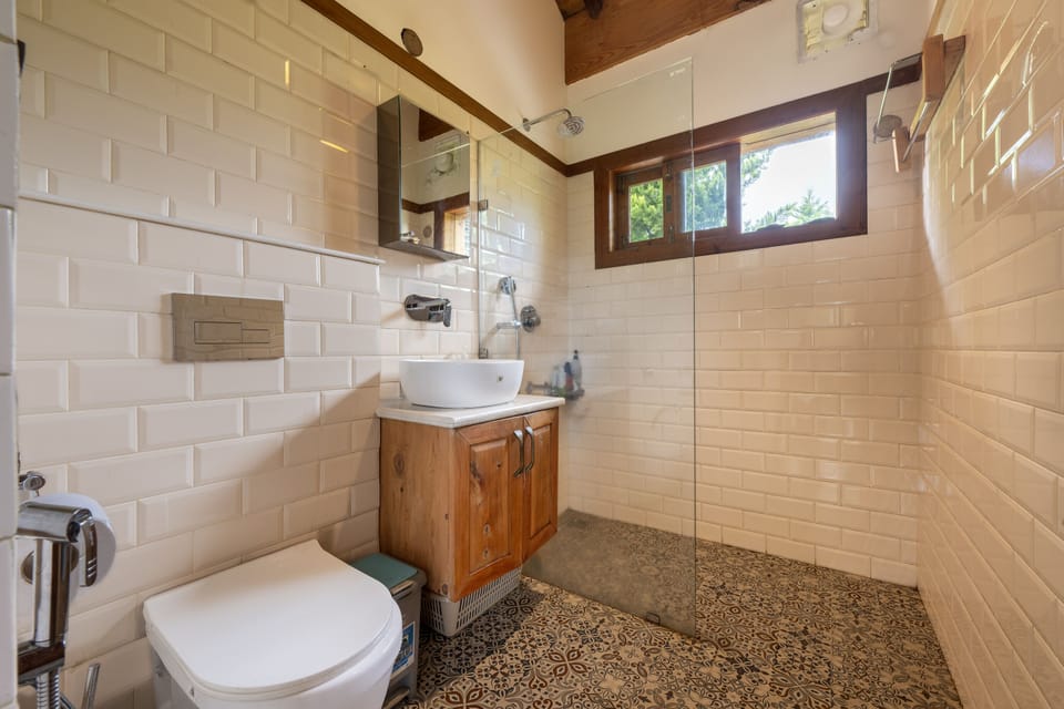 Premium Quadruple Room, Mountain View | Bathroom