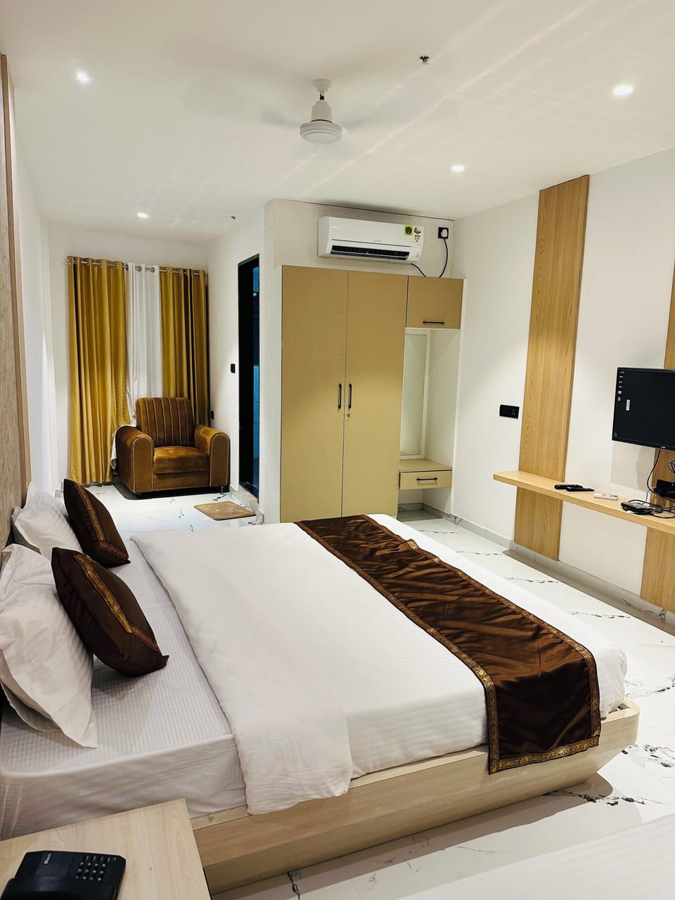Deluxe Comfort Room | Desk, laptop workspace, soundproofing, free WiFi