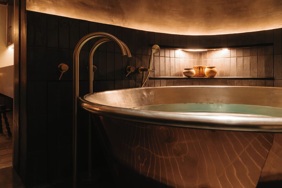 Couples treatment rooms, body treatments, hydrotherapy, aromatherapy