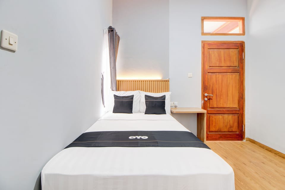 Deluxe Double Room | Soundproofing, free WiFi, bed sheets