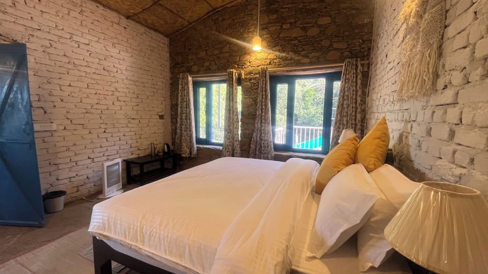 HIMALAYAN VIEW FAMILY SUITE | Laptop workspace, free WiFi, bed sheets