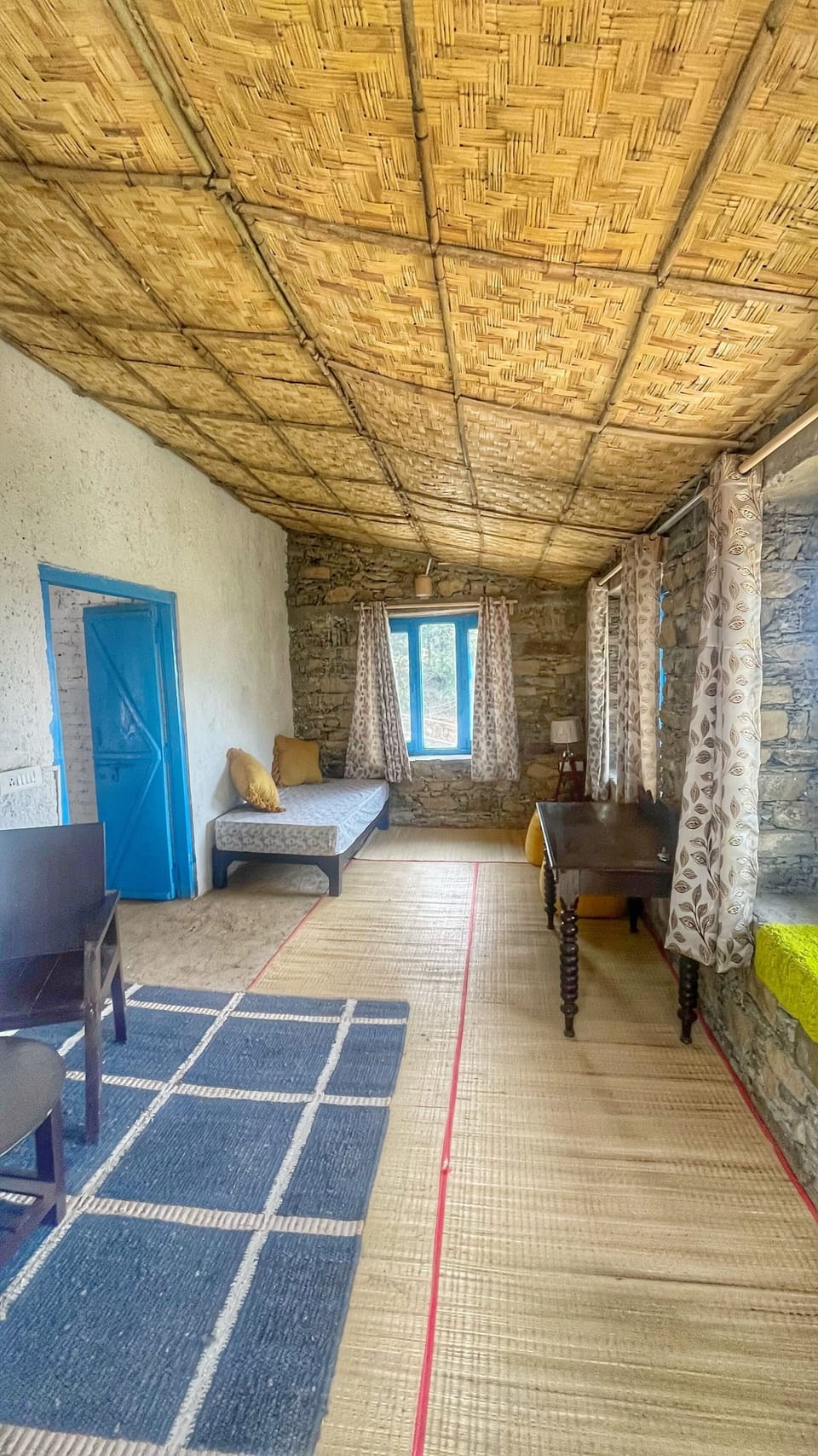 HIMALAYAN VIEW FAMILY SUITE | Living area