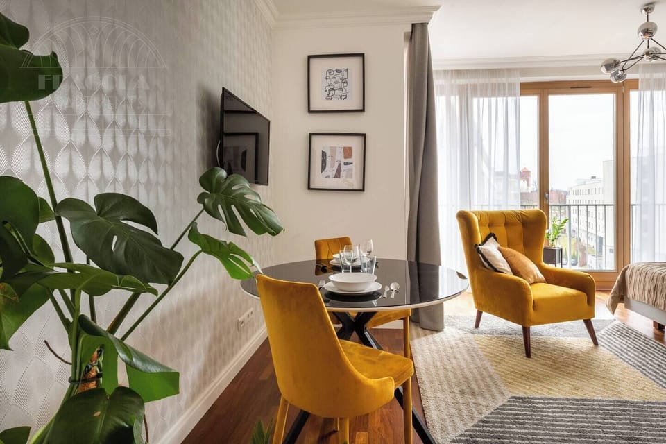 Deluxe Studio Suite, Balcony, City View | Living room | TV