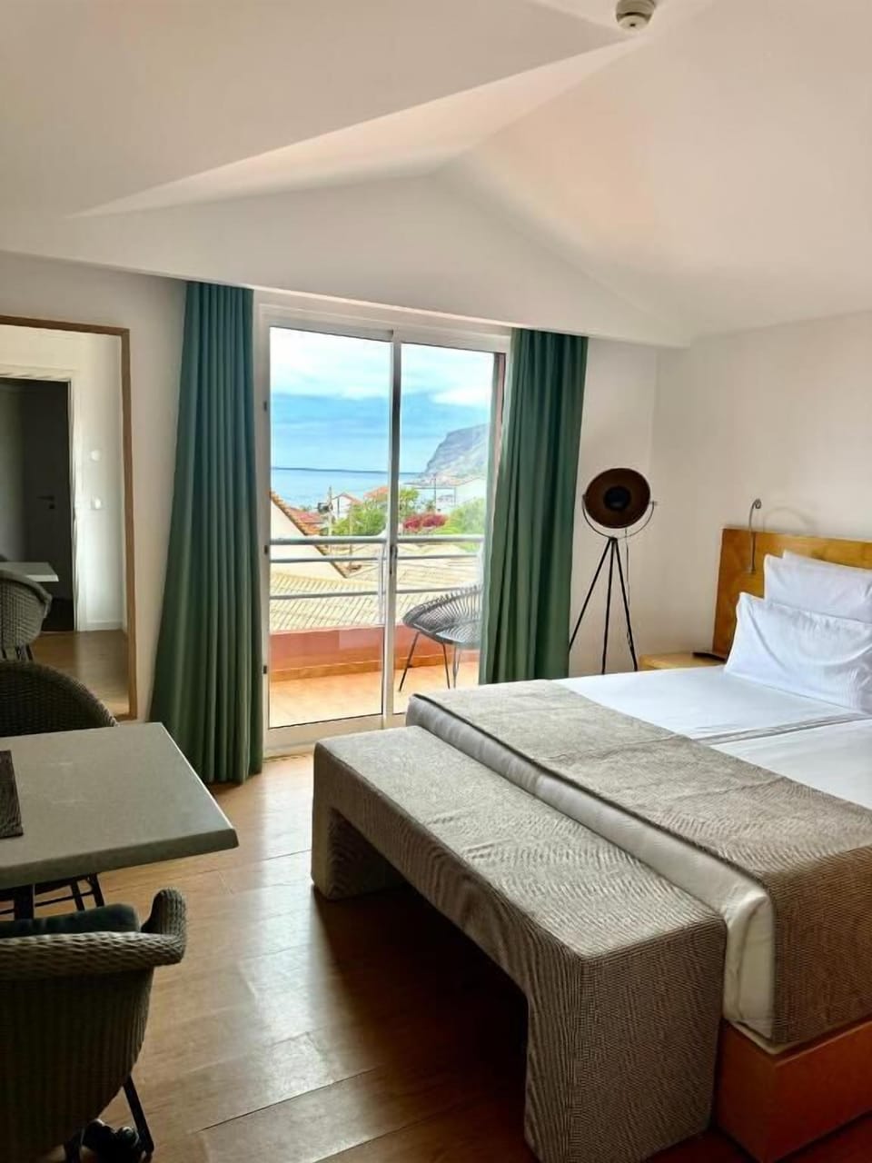 In-room safe, free WiFi