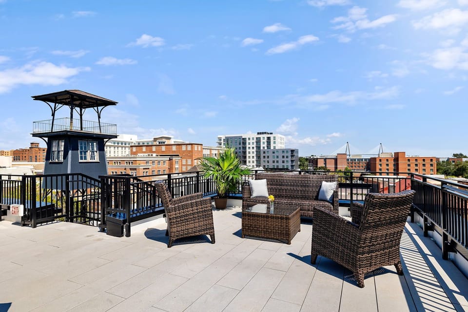 Incredible Shared Rooftop with endless views of Downtown Charleston 