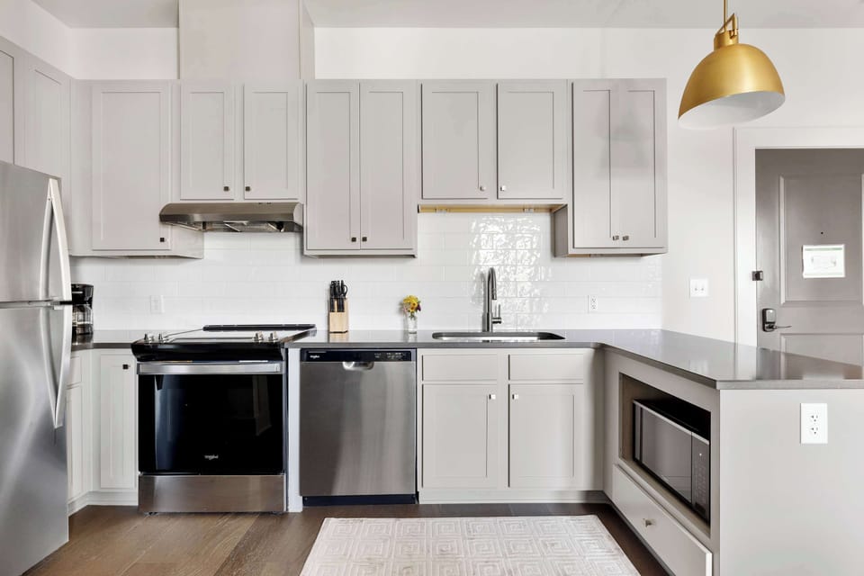 Fully equipped kitchen with everything you need to cook a meal!