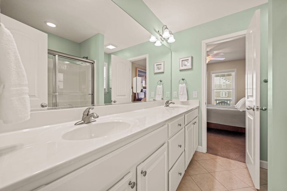 Full Shared Bathroom on Second Level