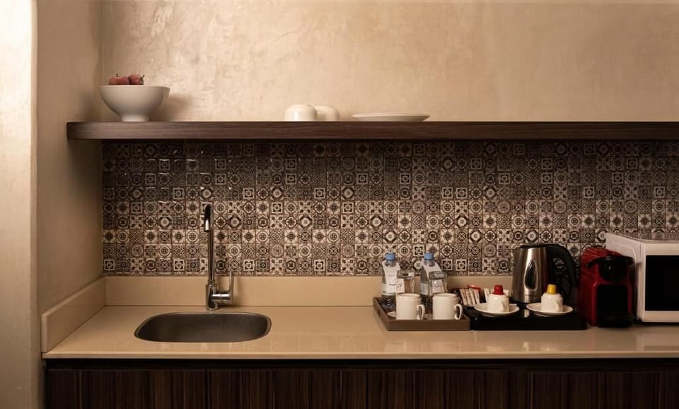 Espresso maker, electric kettle