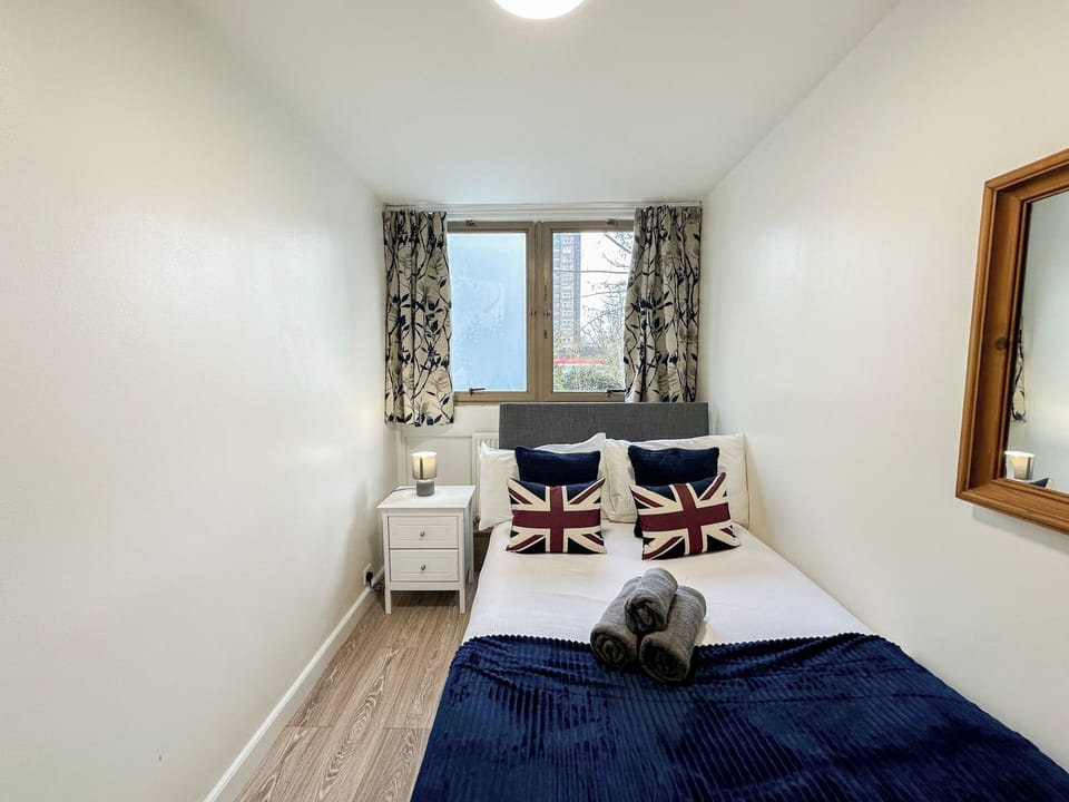 London 3 Bedroom 3 Bathroom Flat w/ Private Garden- Maida Vale, near Paddington