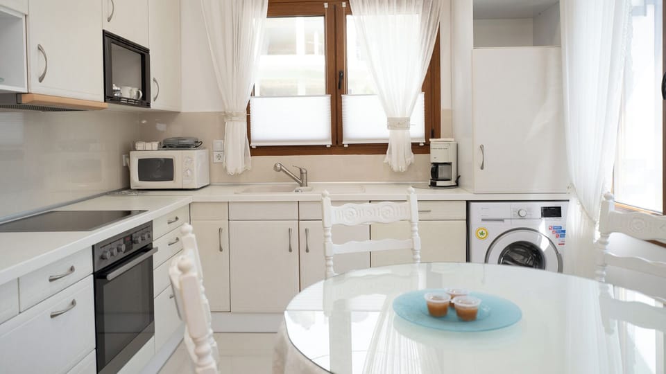 Electric kettle, toaster