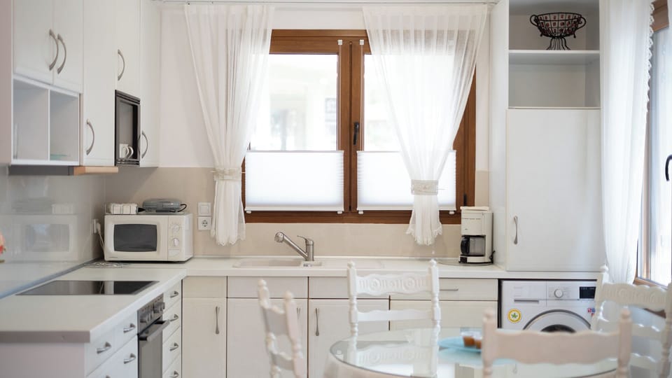 Electric kettle, toaster