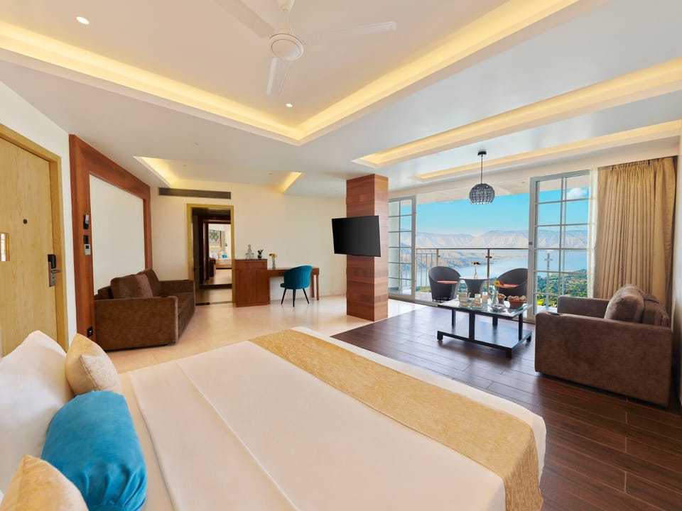 Tulip Suite | Premium bedding, desk, laptop workspace, bed sheets