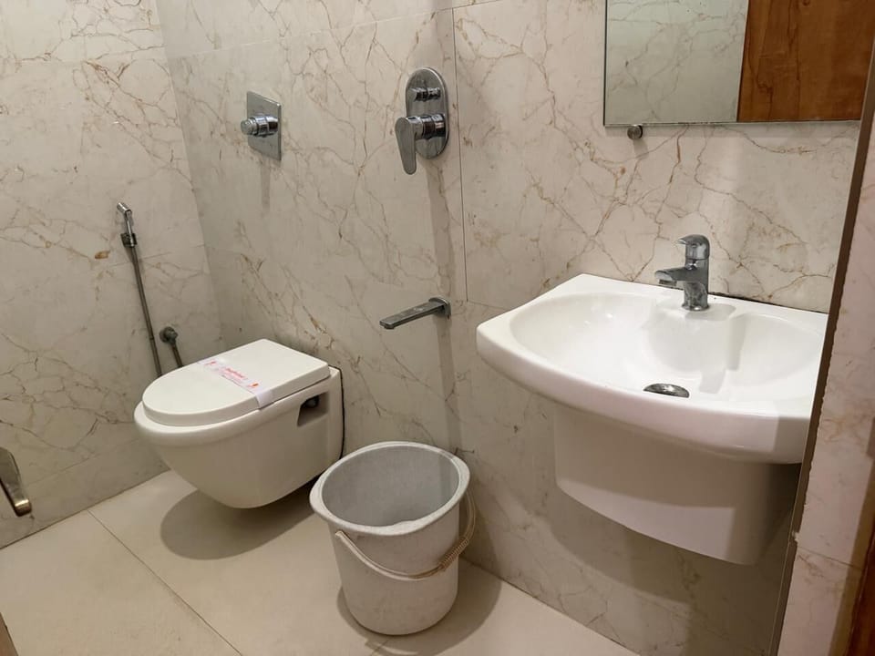 Standard Double Room | Bathroom