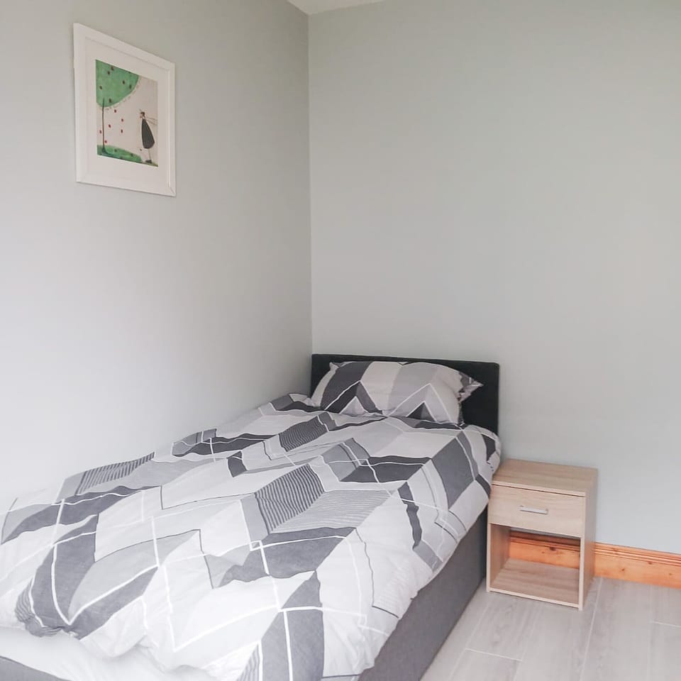 4 bedrooms, bed sheets
