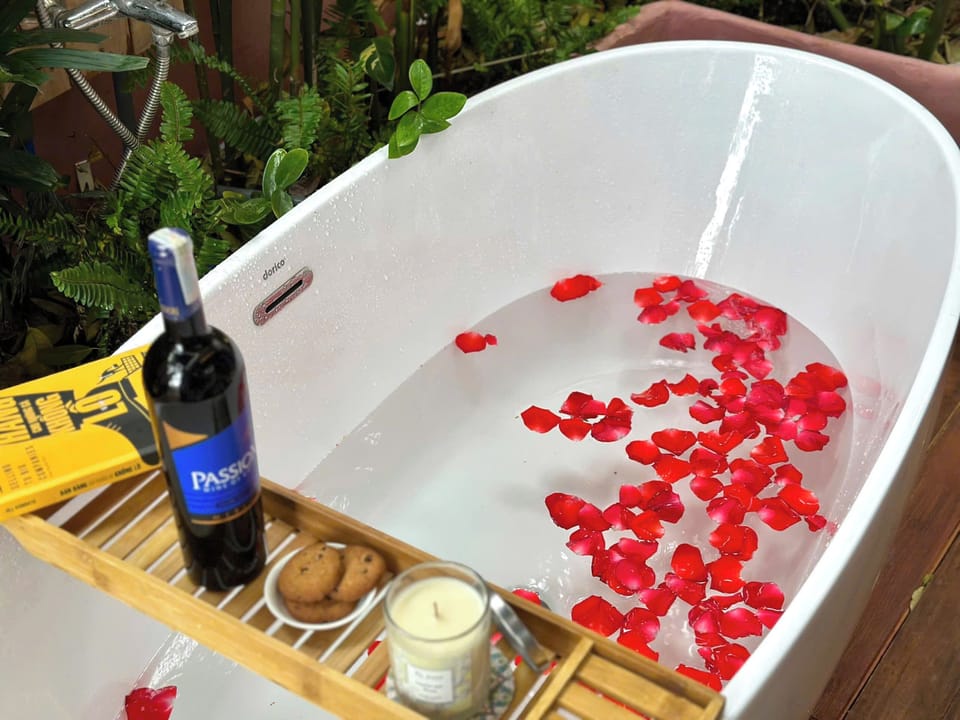 Executive Double Room, Balcony | Bathroom | Free toiletries, hair dryer, slippers, towels