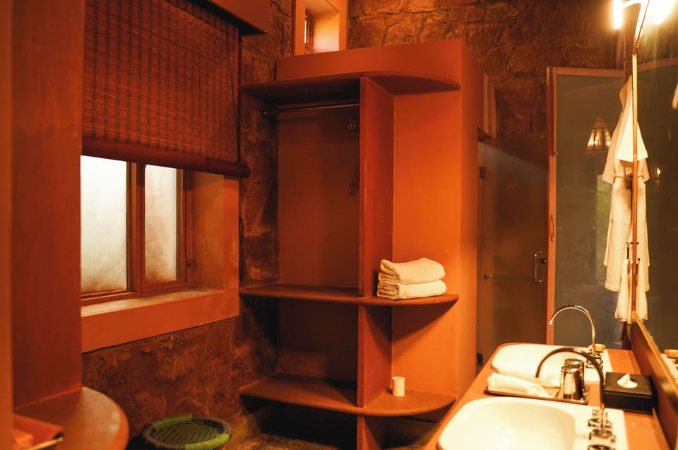 Luxury Double or Twin Room, Garden View | Bathroom | Shower, towels, soap, shampoo