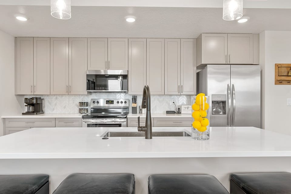 Condo, 2 Bedrooms | Private kitchen | Fridge, oven, coffee/tea maker, toaster