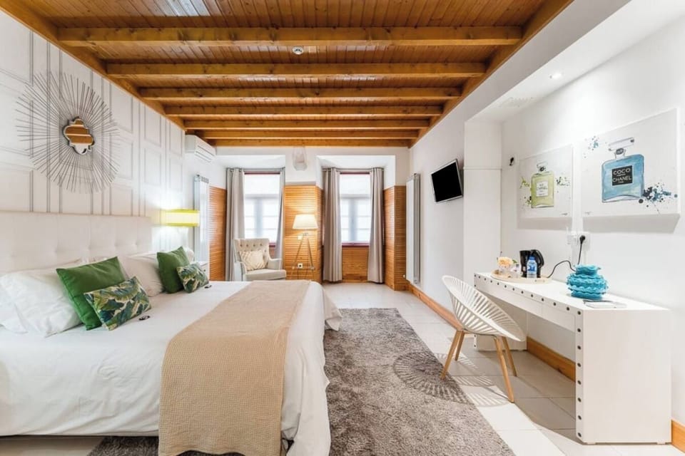 Superior Studio Suite | Desk, laptop workspace, free WiFi, bed sheets
