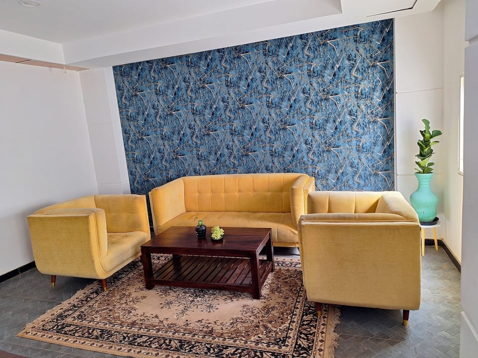 Deluxe Duplex | Living area