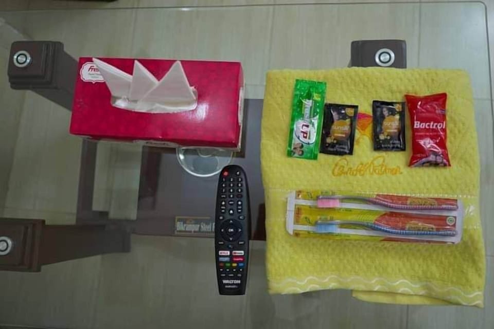 Desk, WiFi (free)