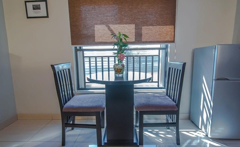 Economy Room, Balcony, City View | Dining room