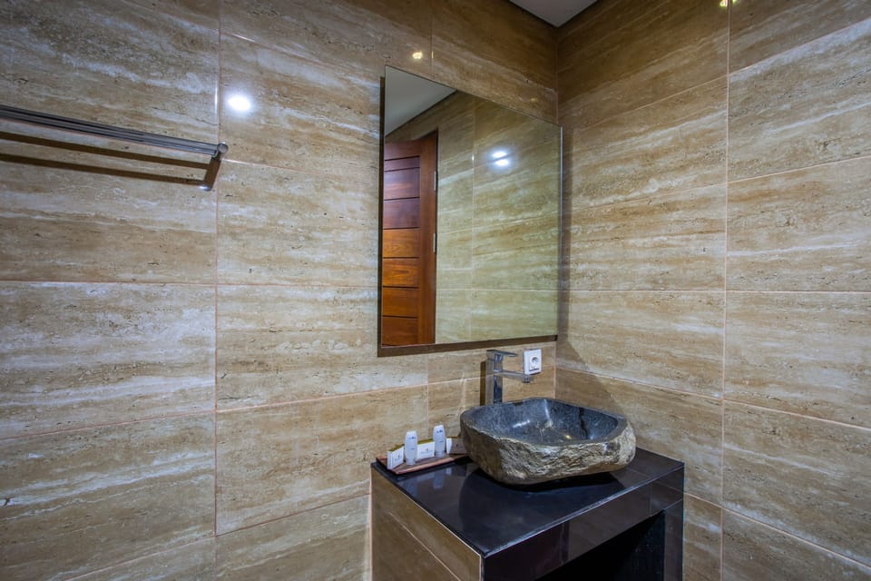 2 Bedroom Villa | Minibar, in-room safe, desk, blackout drapes