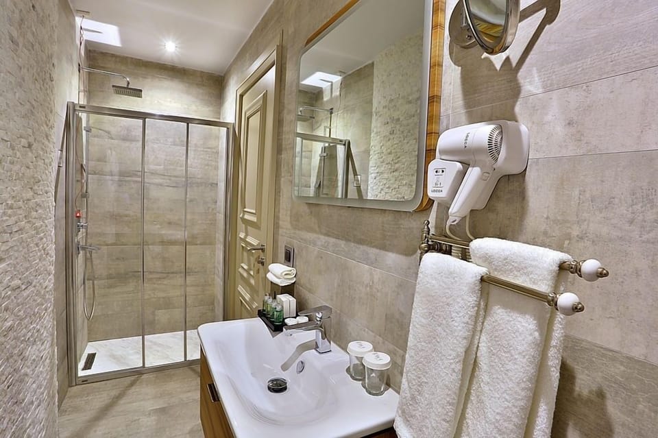 Premium bedding, down comforters, minibar, in-room safe