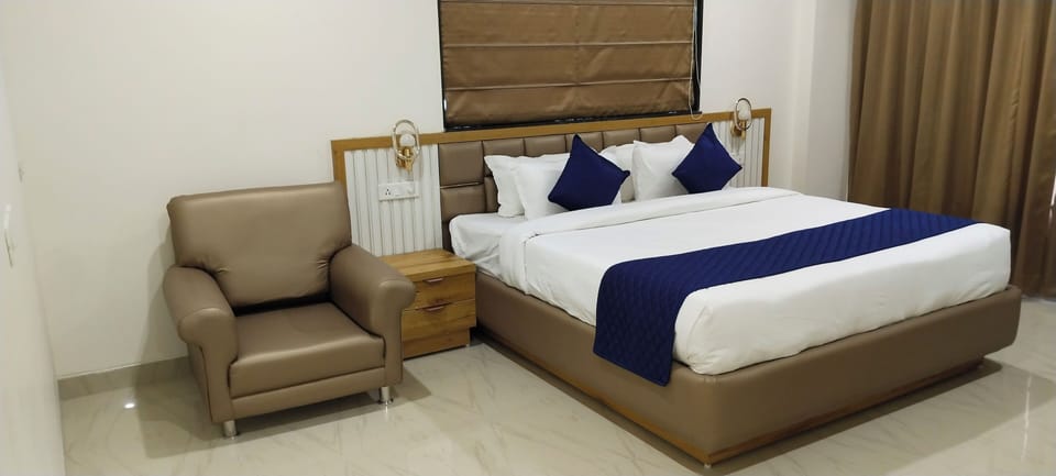 Superior Room | In-room safe, individually decorated, individually furnished, desk