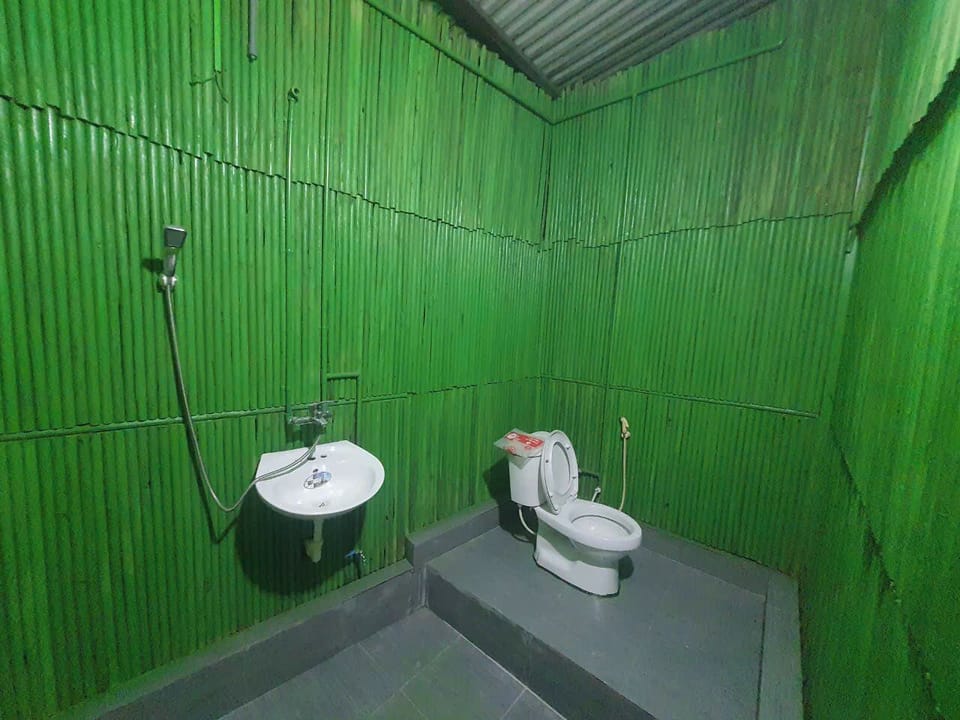 Basic Room | Bathroom | Slippers