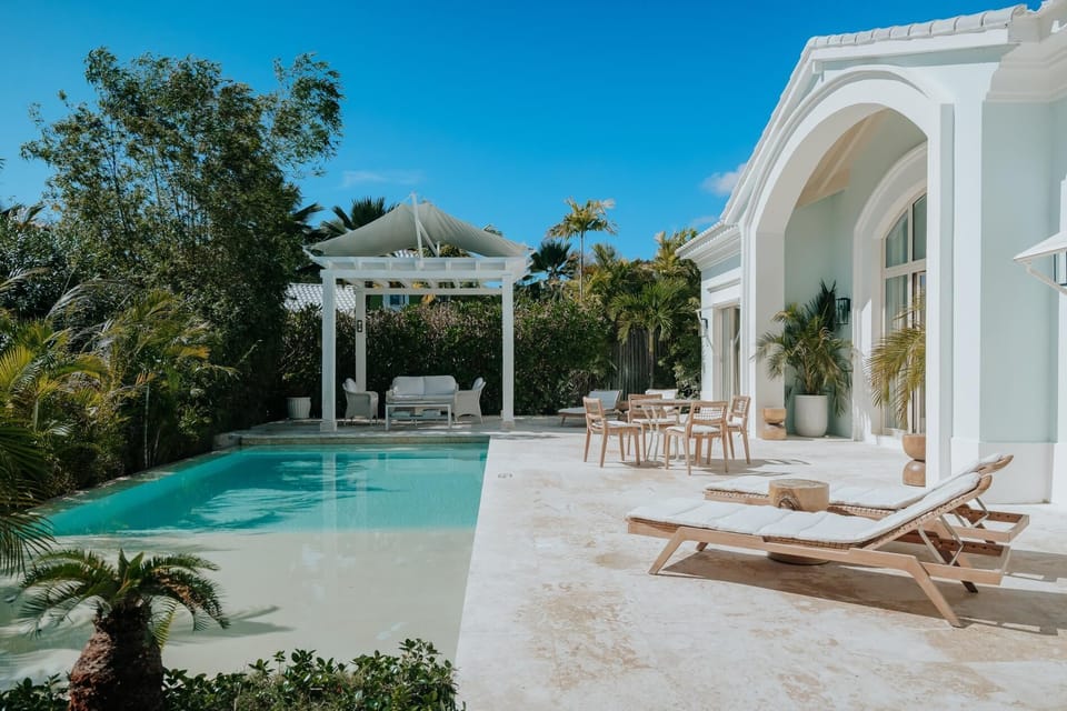 Luxury Pool Two Bedroom Suite (110)