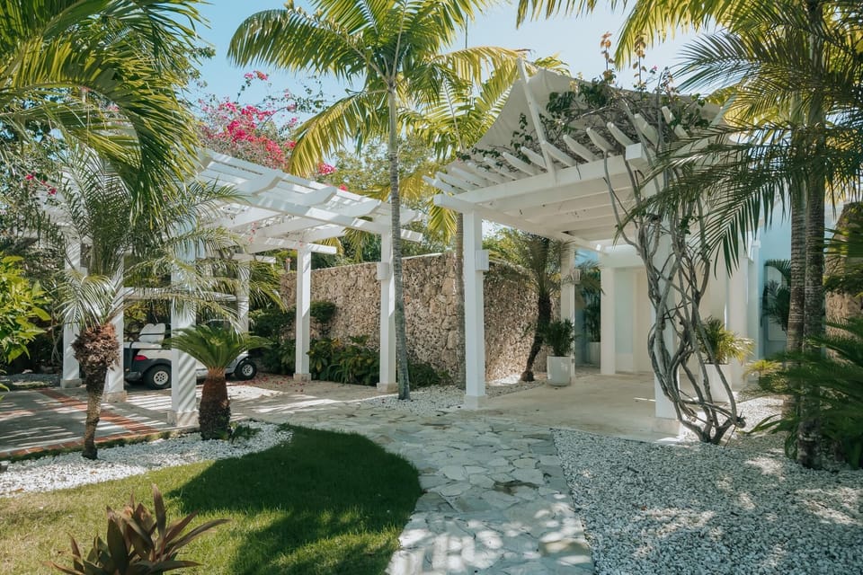 Luxury Pool Two Bedroom Suite (109)