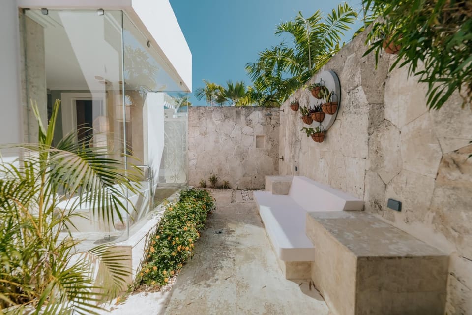 Luxury Pool Two Bedroom Suite (121)