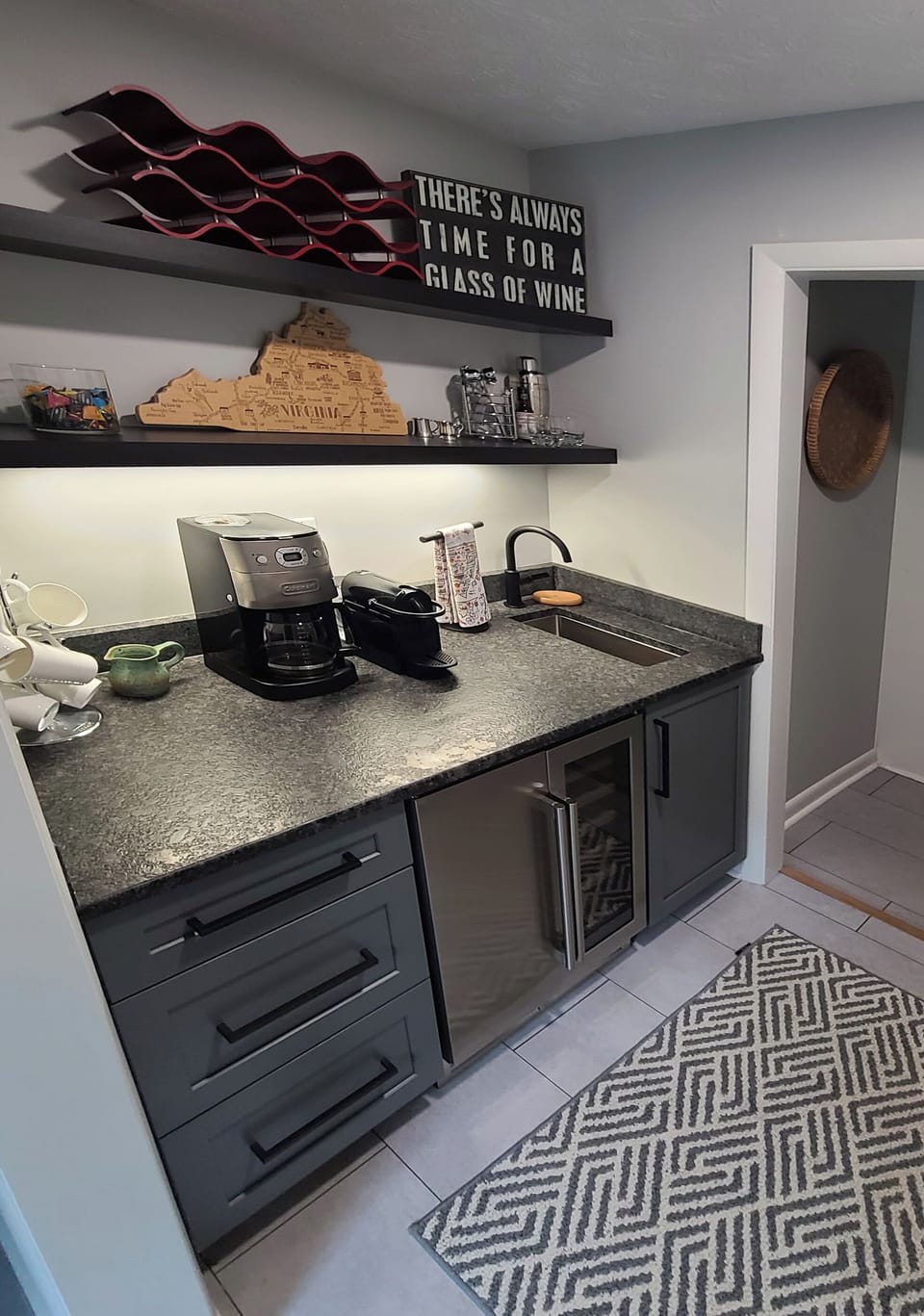 Butler's pantry/wine & coffee bar.