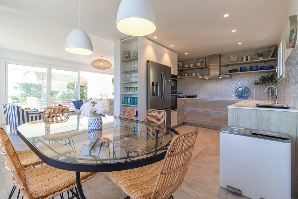Kitchen dining