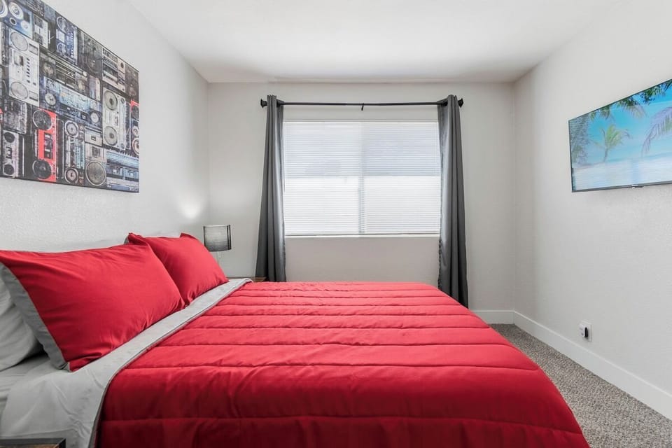 Queen Bedroom
Includes a 40'' TV
