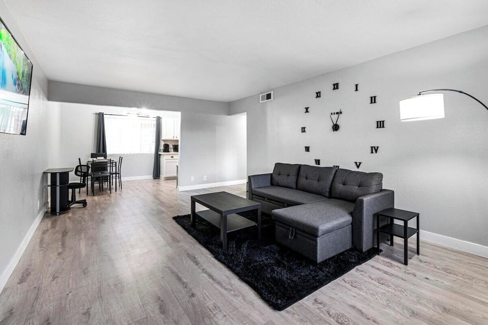 Living Room
Includes 55'' TV