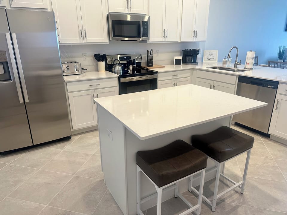 Kitchen with seating for 4 at island/counter