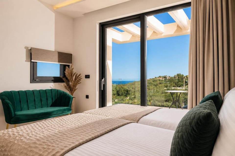 Twin bedroom with en suite bathroom and A/C