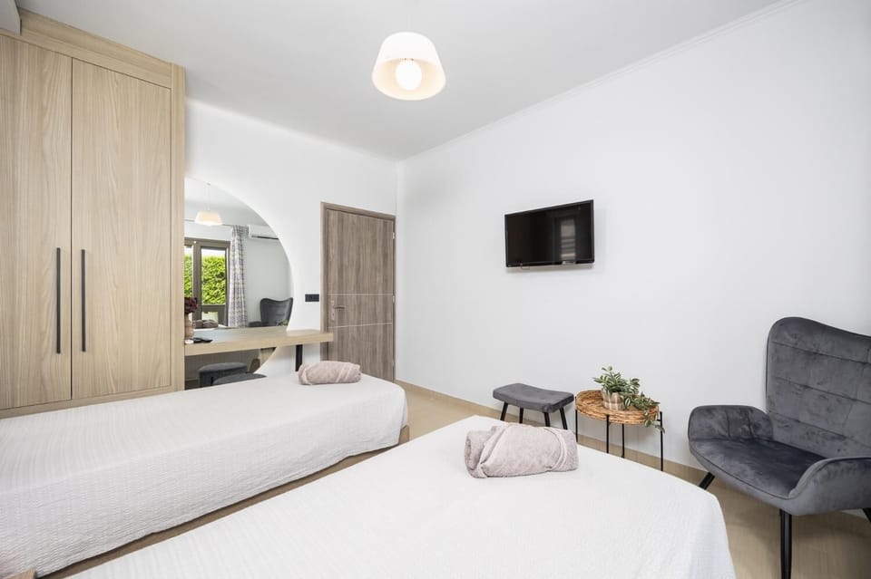 Twin bedroom with A/C