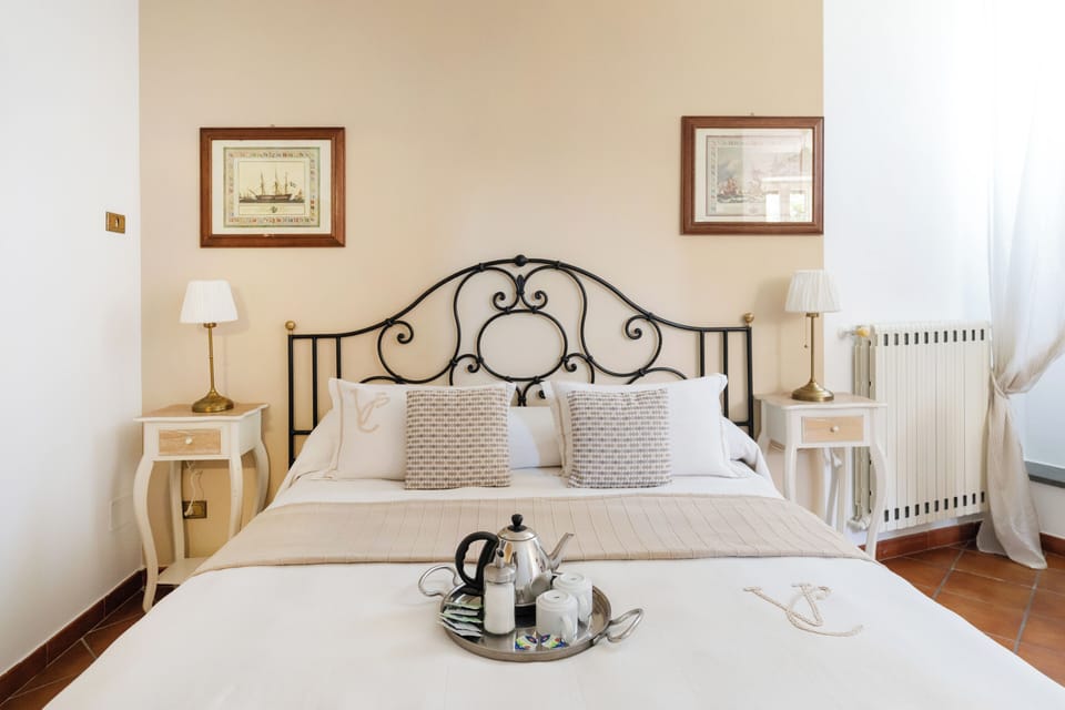 Standard Room | Hypo-allergenic bedding available, desk, laptop workspace