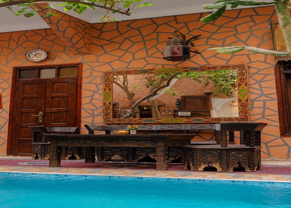 2 bars/lounges, 10 poolside bars, swim-up bar
