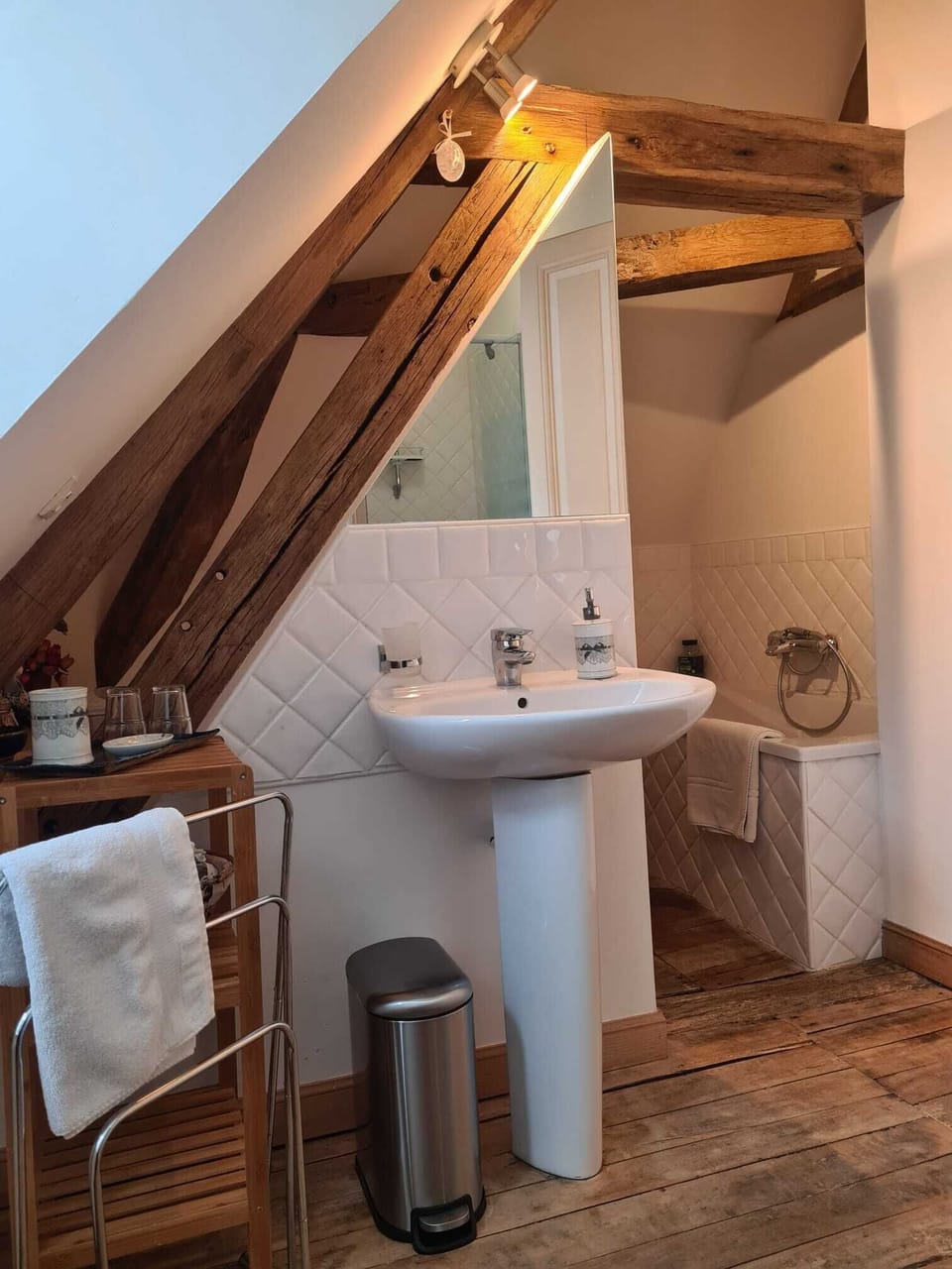 Superior Triple Room, Park View | Bathroom