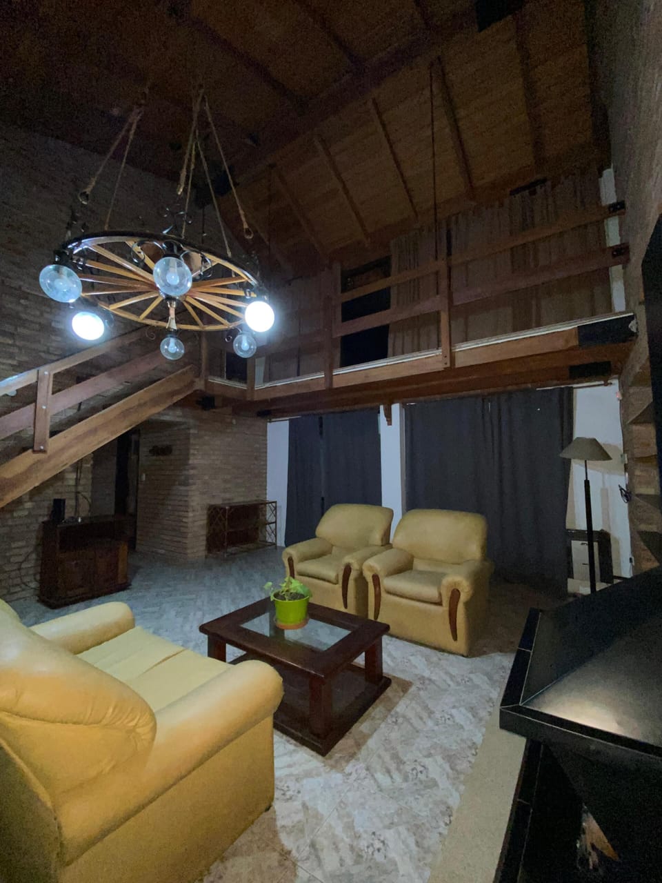 Presidential Studio Suite, Multiple Beds, Mountain View | Desk, laptop workspace, WiFi (free), bed sheets