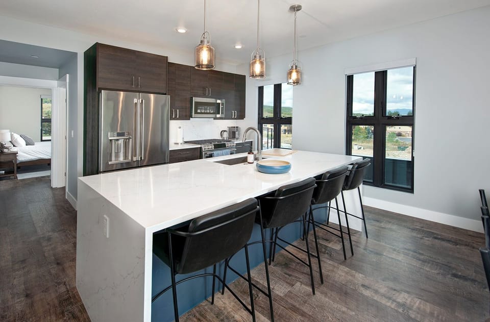 Fully stocked chef's kitchen complete with everything you need to prepare delicious meals for the whole family!