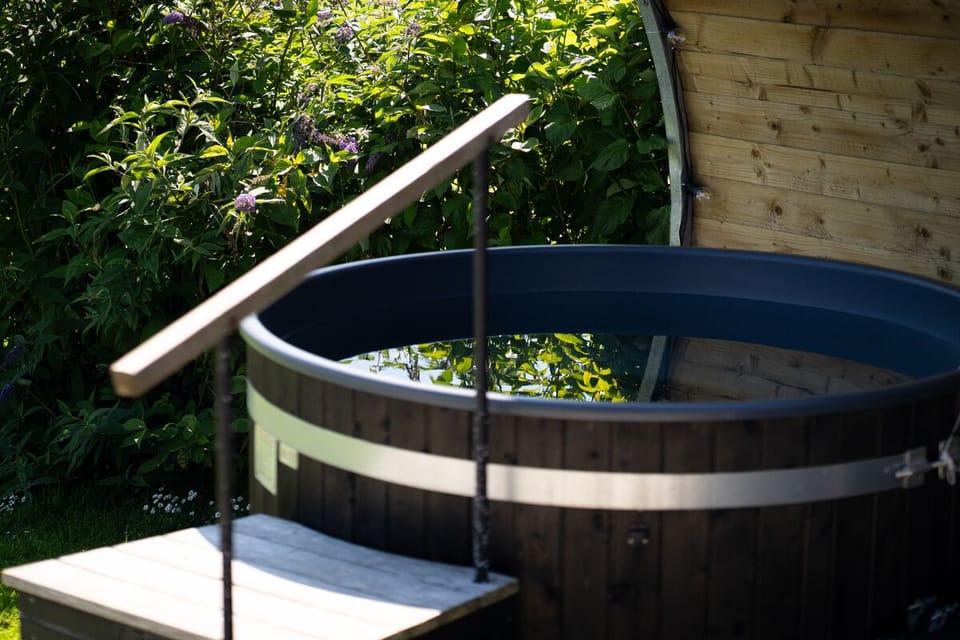 Hot Tub / whirlpool bath (Outdoor)