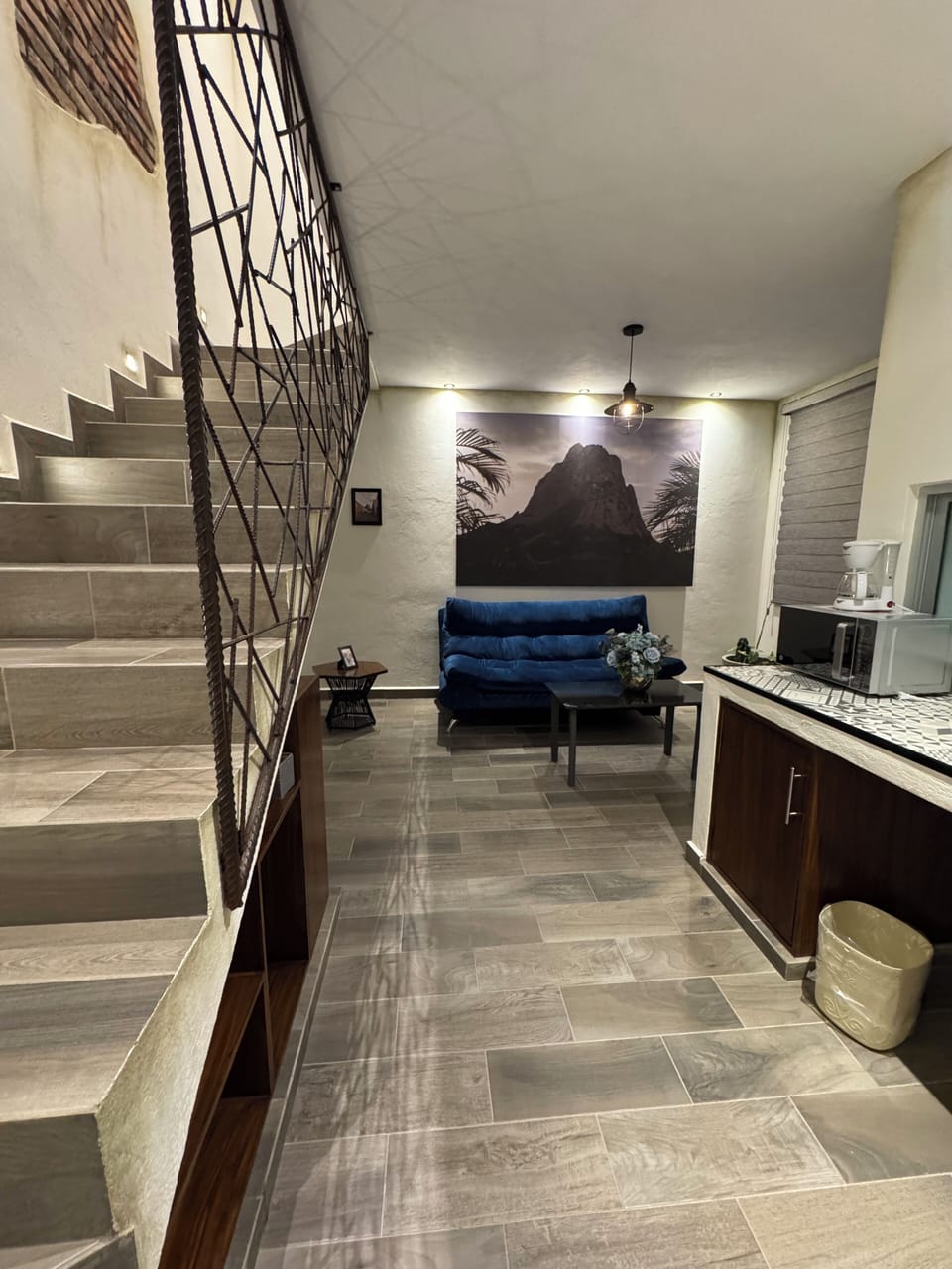 Deluxe Room, Balcony, Mountain View | Living area