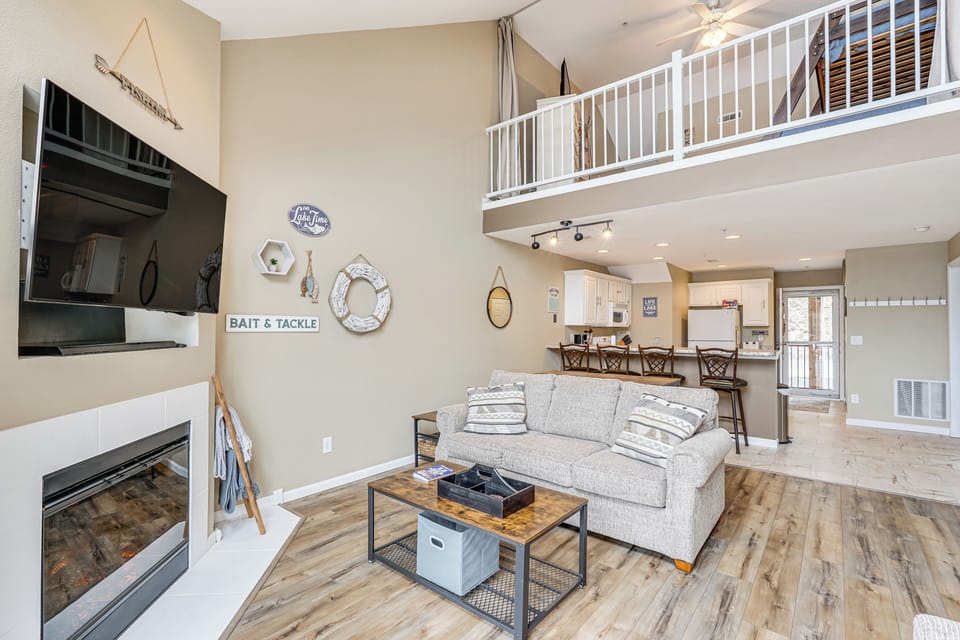 Living Room | 1st Floor | Smart TV | Free WiFi | Central A/C & Heating