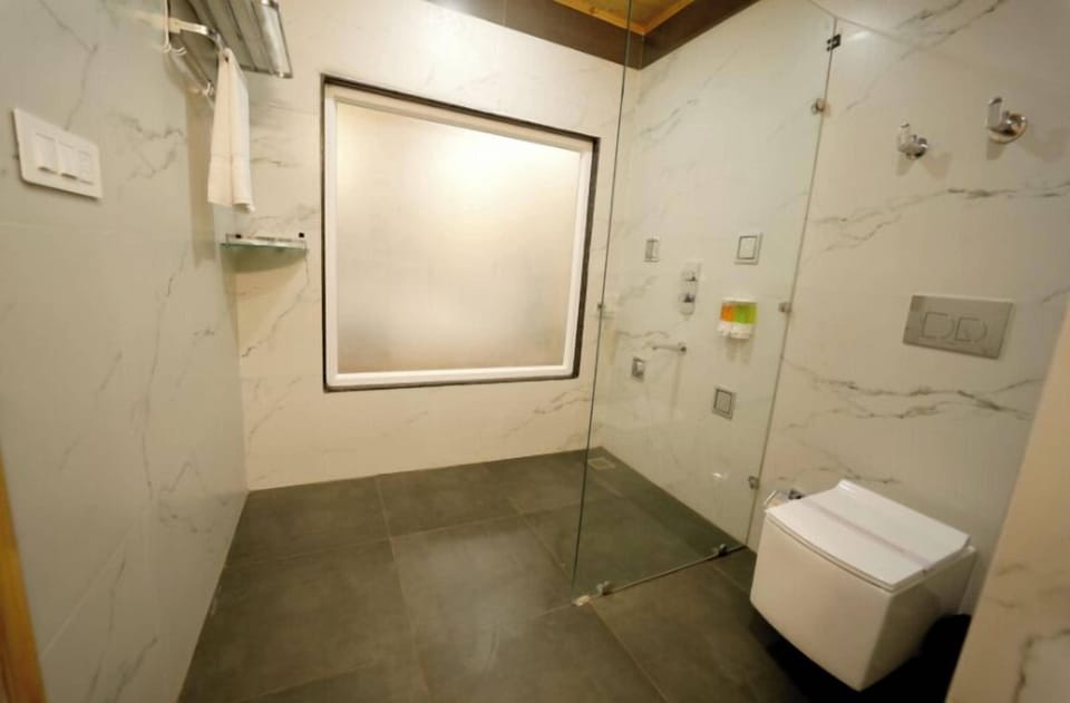 Slippers, towels, shampoo, toilet paper