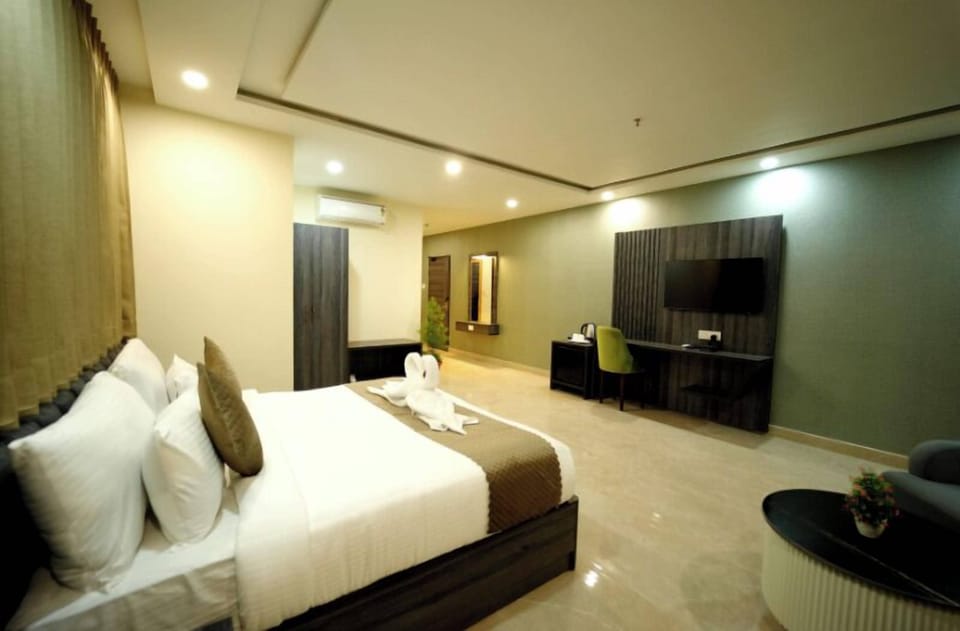 In-room safe, soundproofing, iron/ironing board, free WiFi