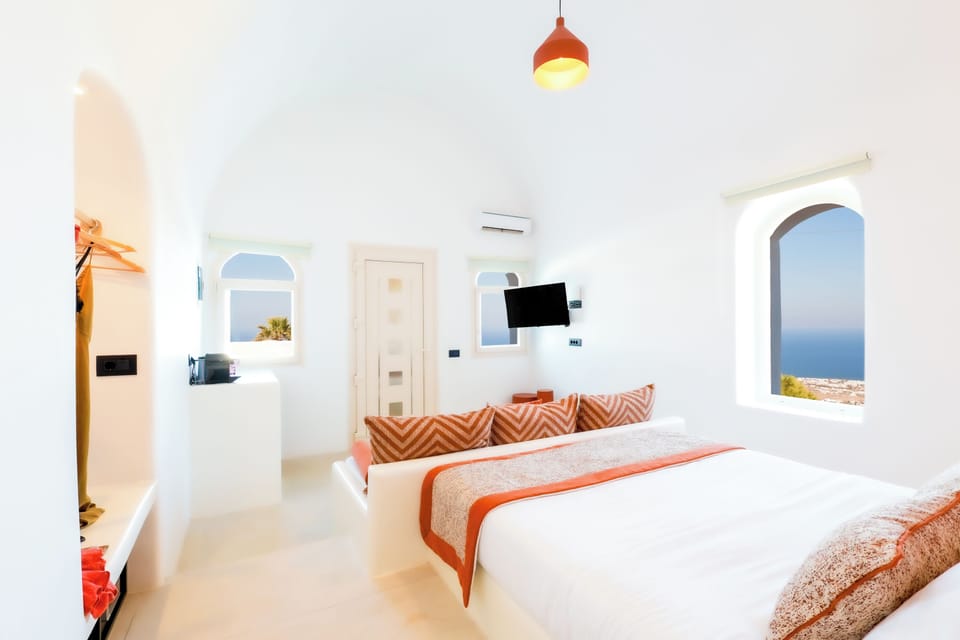 Deluxe Suite, Private Pool, Sea View | Premium bedding, in-room safe, individually decorated